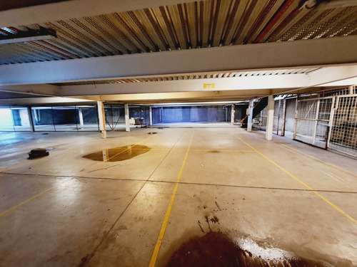 Local Con Estacionamientos Y Bodegas - Aeródromo Tobalaba
