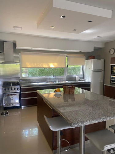 Casa En Venta - 5 Dormitorios 4 Baños - Hudson