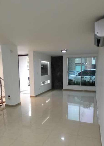 Townhouse En Alquiler El Castaño