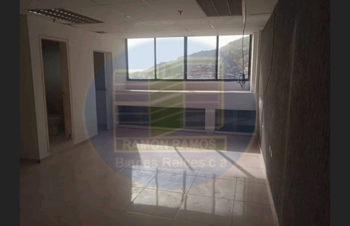 En Alquiler Impecable Oficina En El Multicentro Maiquetía.