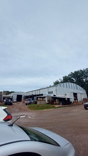 Venta 2 Naves Industriales 7 Locales Y 2 Casas Lote 7472m2 - Villa Allende