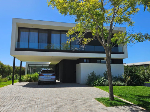 Casa En Alquiler Anual En Marinas, Puertos, Escobar