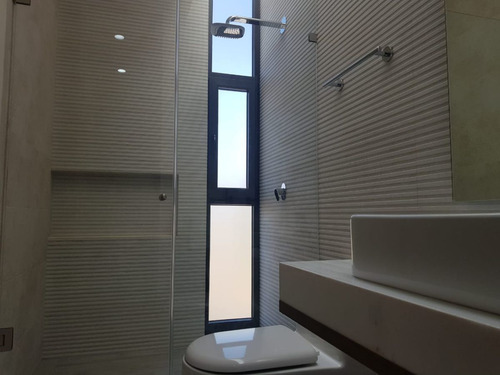 Residencia De Autor En Altozano, 4 Recámaras, Una En Pb, Estudio, Family Room..
