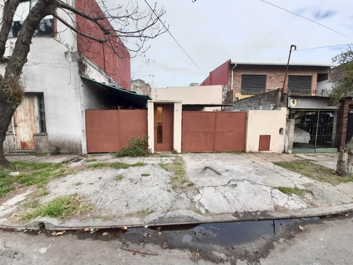 Venta, Villa Lynch, Casa Con 2 Cocheras U$s 90.000.-