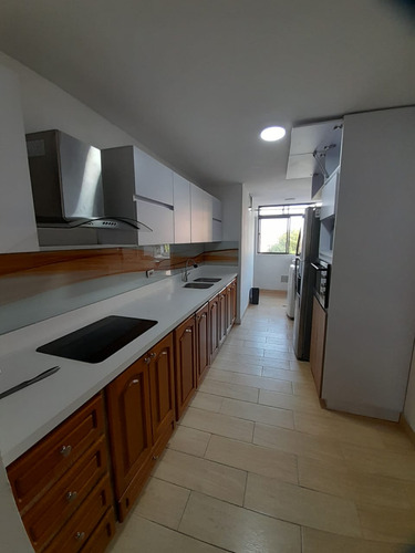 Se Arrienda Apartamento En La Castellana, Medellín