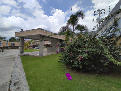 Sky Group, Vende Townhouse En Guataparo  Conjunto Residencial Villa Lago. Jose R Armas Foth-299