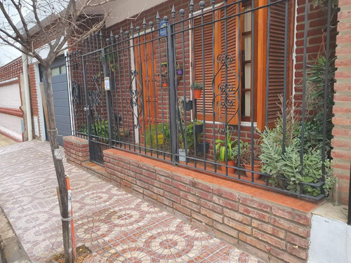 Imagen 1 de 12 de General.bustos - Tantingasta 500 - Venta Casa 3 Dorm Reciclada