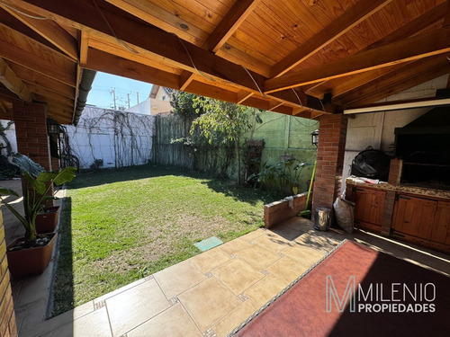 Casa Con Amplio Patio, Parque Rojas Magallanes