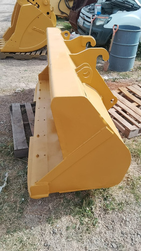 Bote Frontal Retroexcavadora Caterpillar 416c