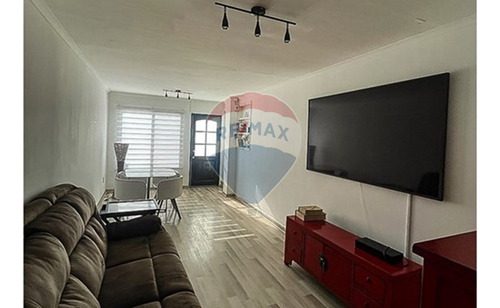Moderna Casa Con Piscina En Sector Exclusivo