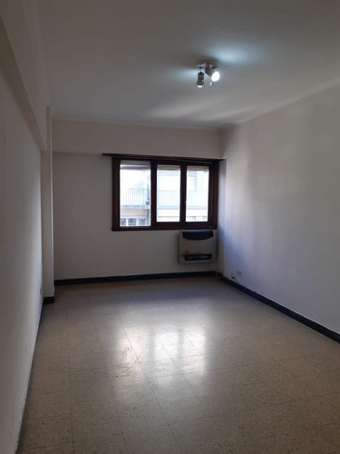 Venta Deparamento Tres Ambientes Con Balcón, Zona Centro Oportunidad!!
