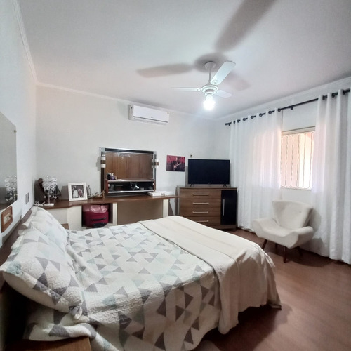 Excelente Casa, Com Grande Área De Lazer