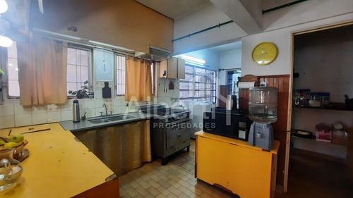 Venta - Chalet Con Gran Fondo Libre - Haedo