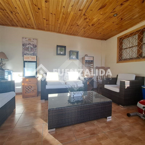 Casa En Venta De 5 Dorm. En La Cisterna