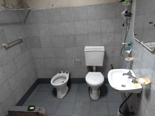 Imagen 3 de 10 de Casa 4 Ambientes A Remodelar En Villa Luzuriaga