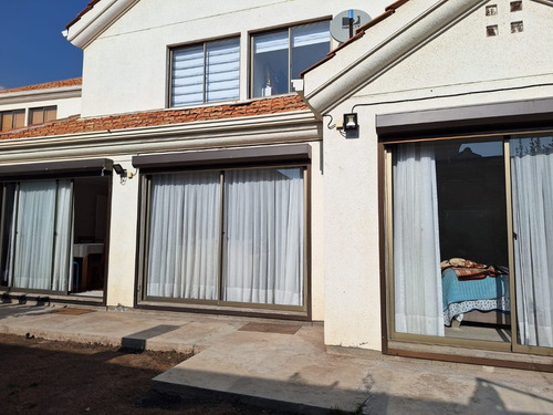 Oportunidad!!! En Condominio Cumbres De La Viña.