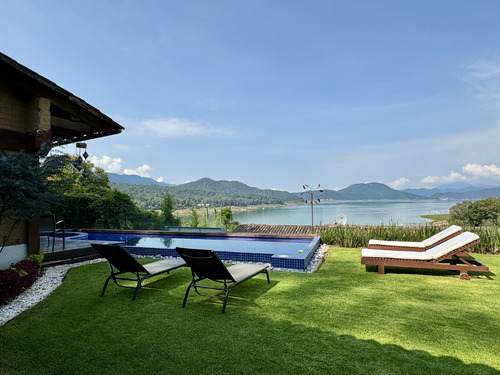 Casa Con Vista Al Lago Y Jardin Amplio, En Avandaro