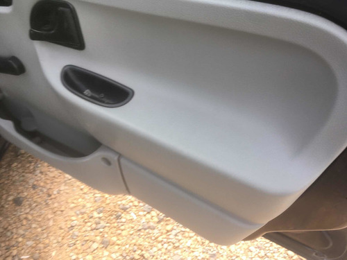 Imagen 9 de 11 de Renault Kangoo 2012 1.6 2 Furgon Confort Cd Svt 1plc