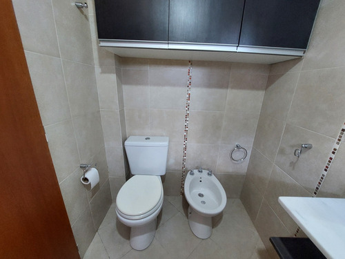 Departamento De 2 Amb C/ Patio Y Cochera- Castelar- Alquiler