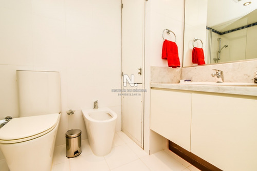 Venta De Apartamento De Dos Dormitorios En Suite Más Dependencia De Servicio En Torre Le Parc, Punta Del Este- Ref: 276