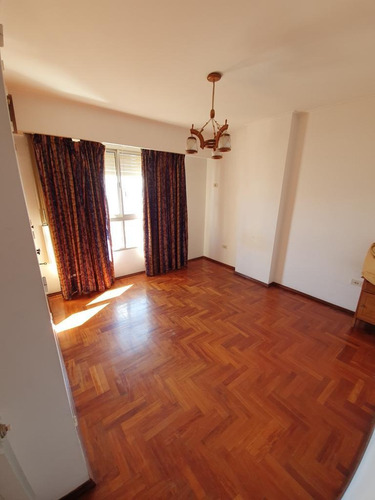 Vendo Departamento / Piso 4 Dormitorios - Nueva Córdoba - 2 Cocheras