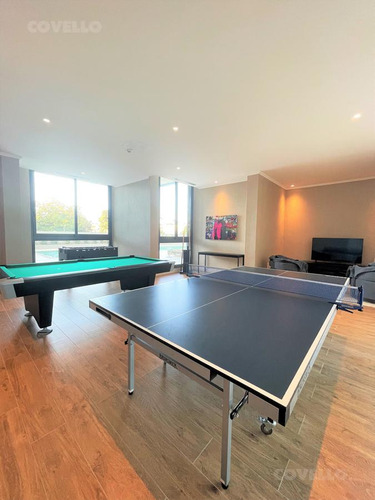 Apartamento En Alquiler En Torre Con Amenities, 2 Dormitorios En Suite, Cocina Integrada Y Toillette.-