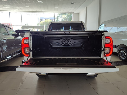 Imagen 10 de 18 de Toyota Hilux Srv 2.8 4x4 Mt
