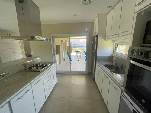 Venta Y Alquiler De Casa En Costa Esmeralda Barrio Senderos 3