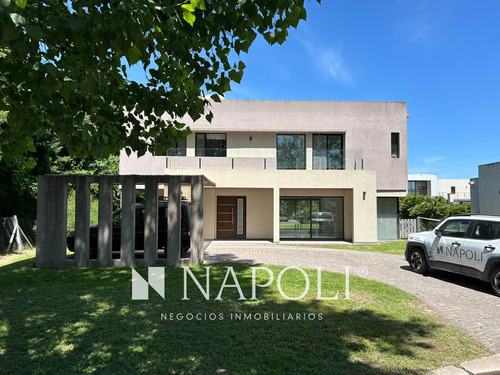 Casa En Venta En Los Naranjos, Canning