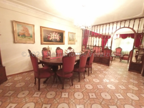 Amplia Y Fresca Casa En Venta Ubicada En Maracay Urb El Centro Db 23-28368