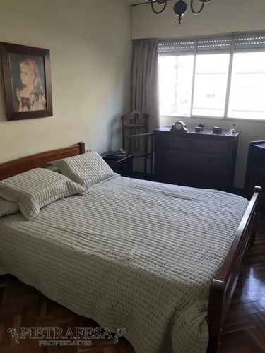 Apartamento En Venta, 4 Dormitorios, 2 Baños, Terraza-lavadero, -colonia-centro