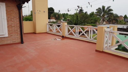 Imagen 19 de 30 de Casa En 2 Plantas Con Parque Y Piscina
