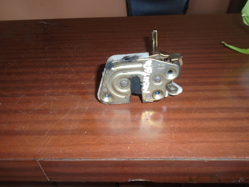 Vendo Cerradura Trasera Derecha De Mitsubishi Montero,  1999