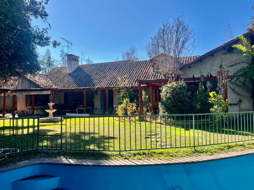 Casa En La Dehesa Central , 5 Dorms + 4 Baños + Servicios