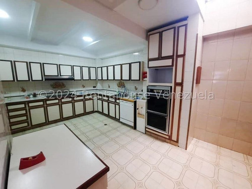 Casa De Dos Niveles Para Uso Comercial En Alquiler Los Palos Grandes I