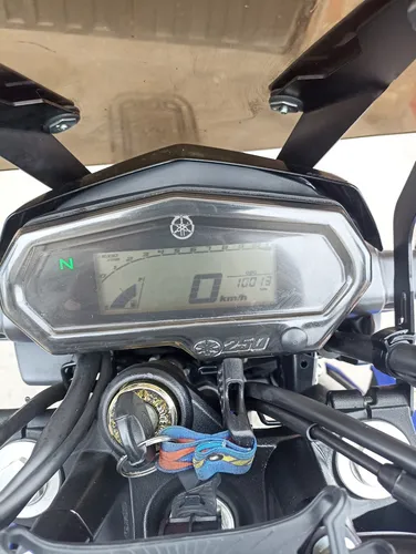 Yamaha Fz25 Abs Modelo 2023 Con Accesorios Para Viajar