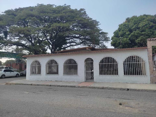 Casa En Venta En Santa Rita Aragua