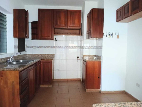 Urbanización Real, Apartamento En Alquiler De 3 Habitaciones