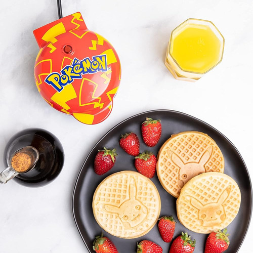 Uncanny Brands Pokémon Pikachu Mini Waffle Maker - Pokemon K