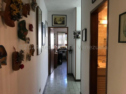Hermosa Casa De Una Planta Con Grandes Espacios Y Bella Terraza En Santa Paula. Mls # 25-13494 Lp