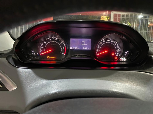 Imagen 12 de 15 de Peugeot 208 1.5 Allure 2013 43.000kms