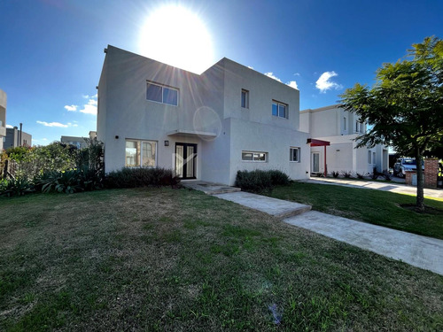 Casa  En Venta Ubicado En Vistas, Puertos, Escobar