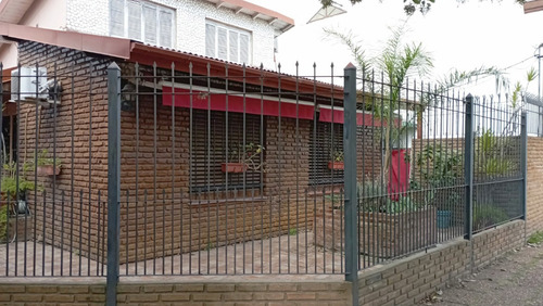 Chalet En Venta Con Departamento Apto Credito. Quilmes