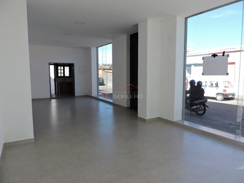 Local En Venta Y Alquiler En Centro De Maldonado - Excelente Ubicación Comercial- Ref: 21949