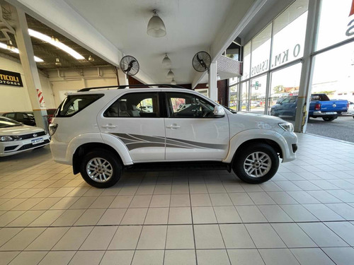 Imagen 3 de 15 de Toyota Sw4 2013 3.0 Srv Cuero I 171cv 4x4 5at