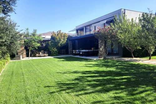 Casa En Venta De 6 Dorm. En Chicureo
