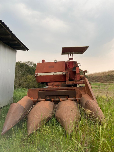 Imagem 2 de 8 de Colheitadeira De Milho - Massey-ferguson