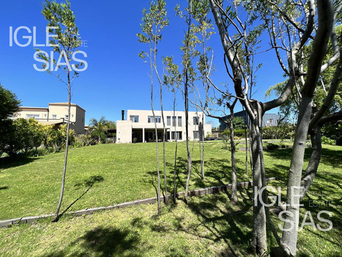 Casa Al Lago En Venta 4 Dormitorios Barrio El Encuentro, Tigre