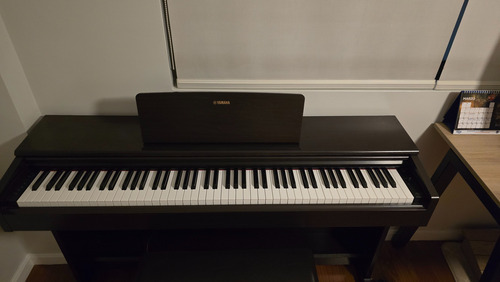 Piano Digital Yamaha Arius 164 - Clavinova (Usado)