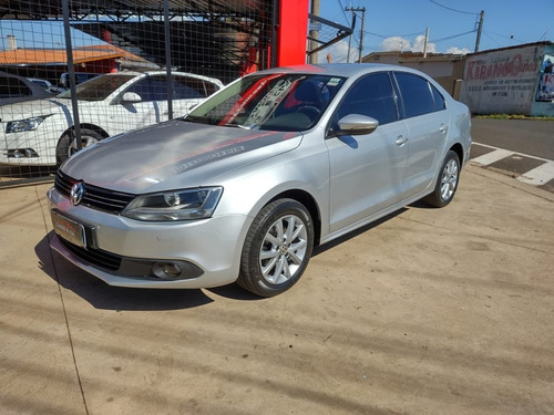 Imagem 5 de 15 de Volkswagen Jetta 2.0 Comfortline 120cv 2011